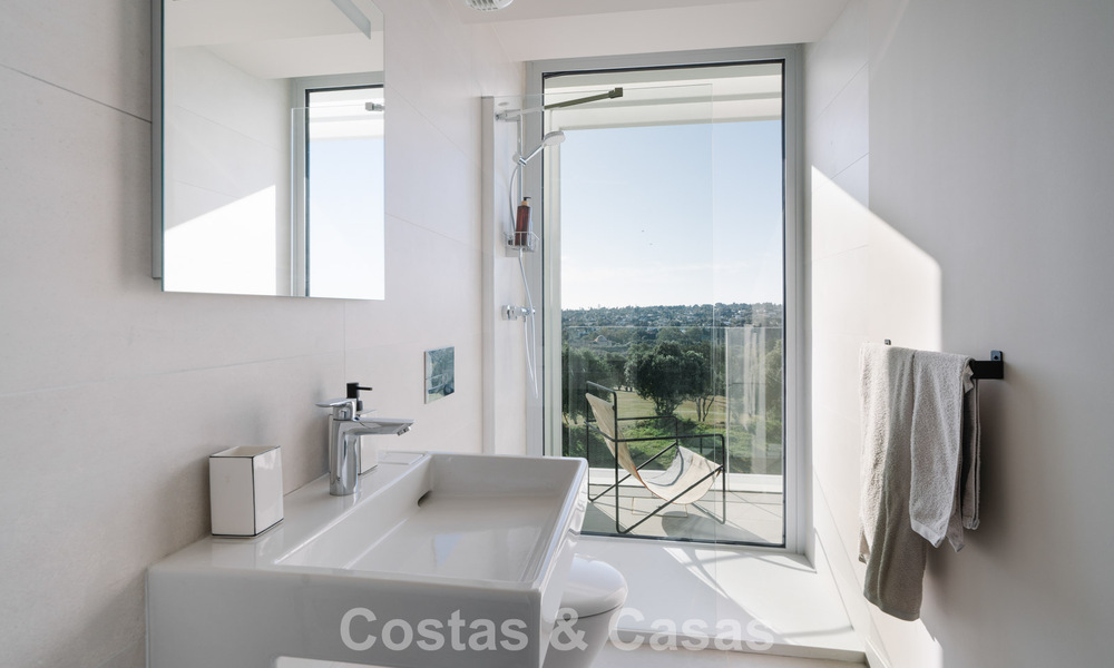 Maison à vendre, en première ligne de golf, dans une communauté fermée de Sotogrande, Costa del Sol 775990