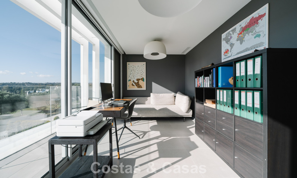 Maison à vendre, en première ligne de golf, dans une communauté fermée de Sotogrande, Costa del Sol 775992