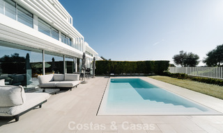 Maison à vendre, en première ligne de golf, dans une communauté fermée de Sotogrande, Costa del Sol 775993 