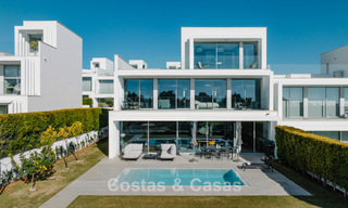 Maison à vendre, en première ligne de golf, dans une communauté fermée de Sotogrande, Costa del Sol 775998 