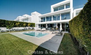 Maison à vendre, en première ligne de golf, dans une communauté fermée de Sotogrande, Costa del Sol 775999 