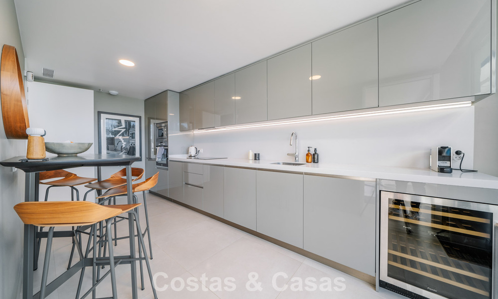 Maison à vendre, en première ligne de golf, dans une communauté fermée de Sotogrande, Costa del Sol 776010