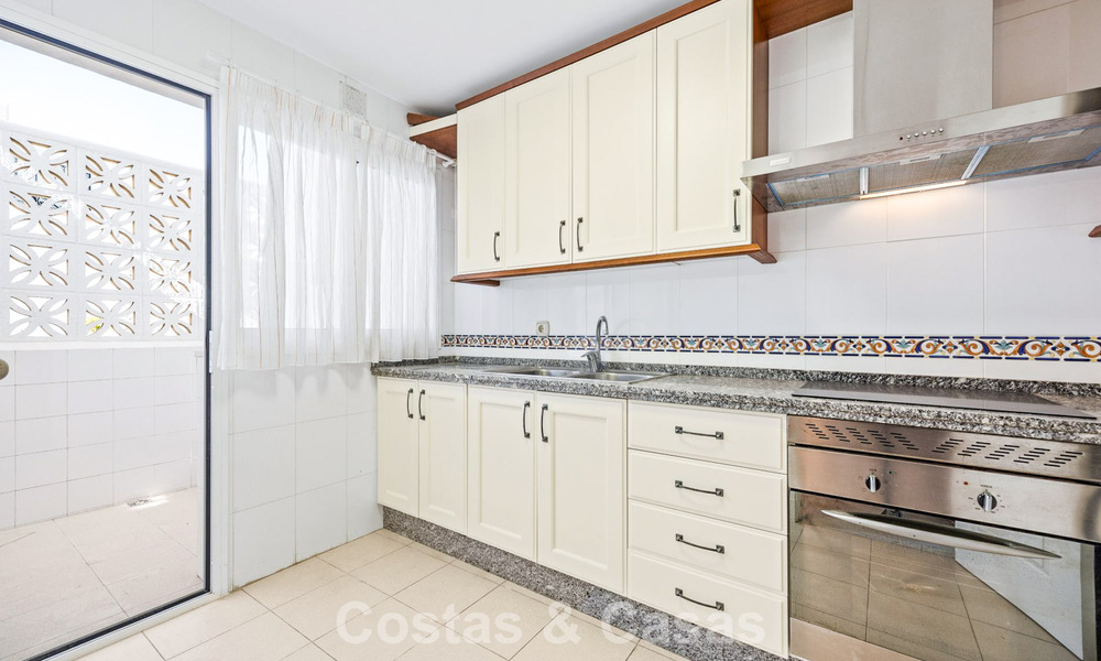 Spacieuse maison à vendre dans un complexe en première ligne de plage sur le New Golden Mile entre Marbella et Estepona 776015