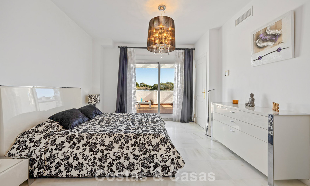 Spacieuse maison à vendre dans un complexe en première ligne de plage sur le New Golden Mile entre Marbella et Estepona 776024