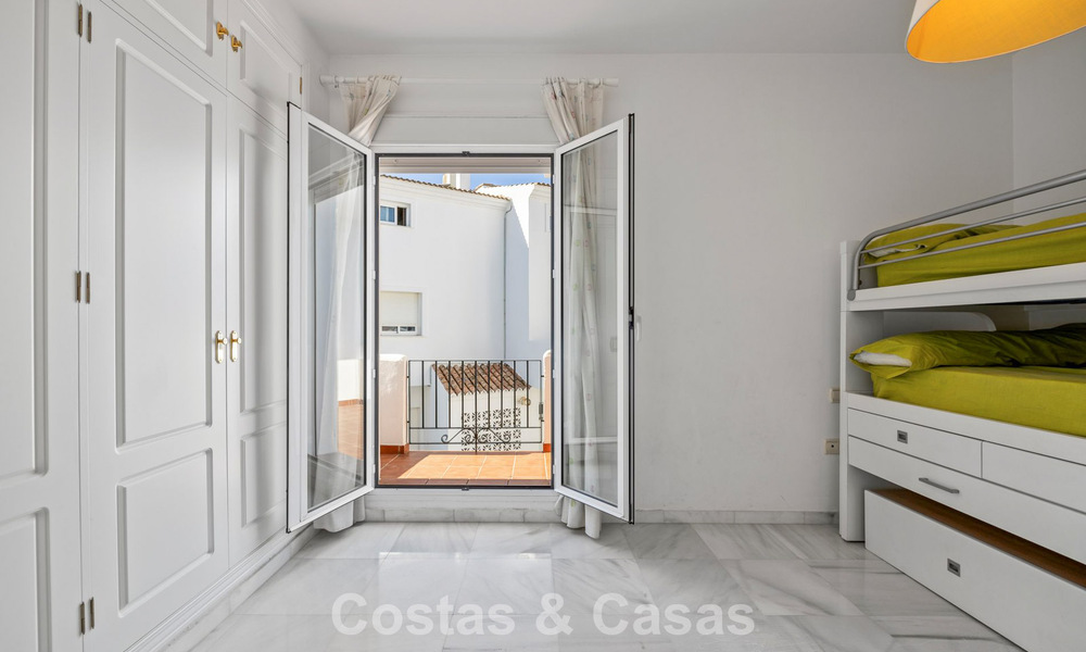 Spacieuse maison à vendre dans un complexe en première ligne de plage sur le New Golden Mile entre Marbella et Estepona 776037