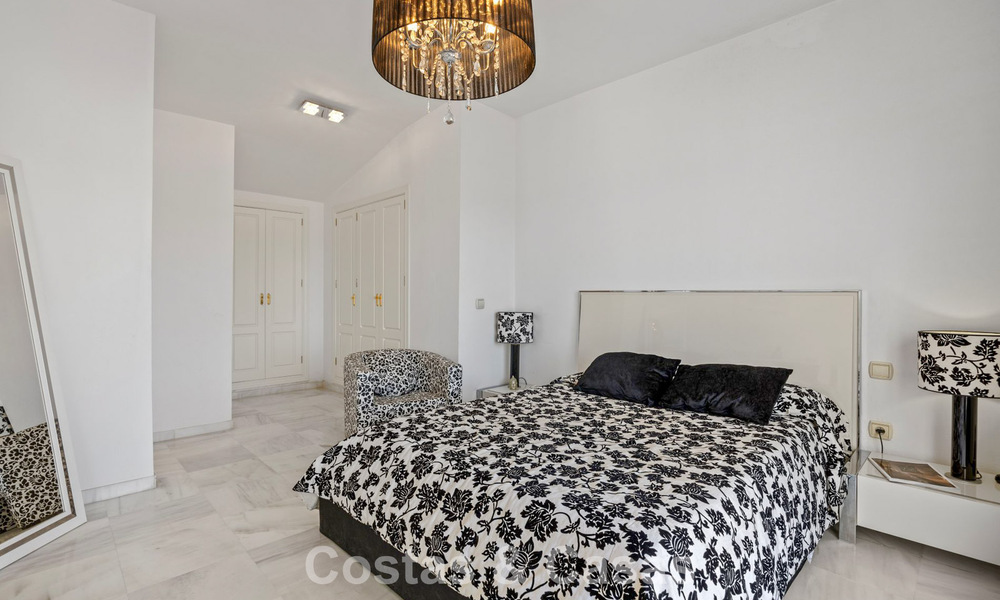 Spacieuse maison à vendre dans un complexe en première ligne de plage sur le New Golden Mile entre Marbella et Estepona 776042