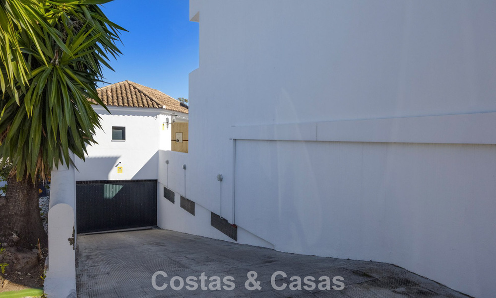 Spacieuse maison à vendre dans un complexe en première ligne de plage sur le New Golden Mile entre Marbella et Estepona 776046