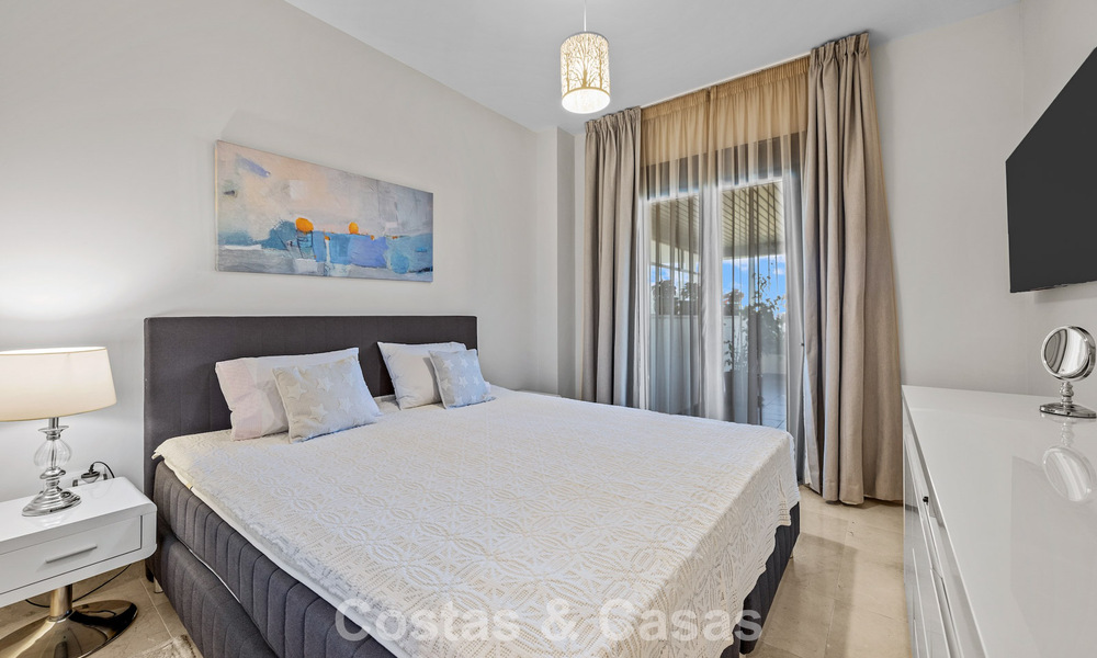 Appartement de luxe à vendre dans le prestigieux complexe de golf 5* Los Flamingos sur le New Golden Mile, Marbella - Benahavis 776119