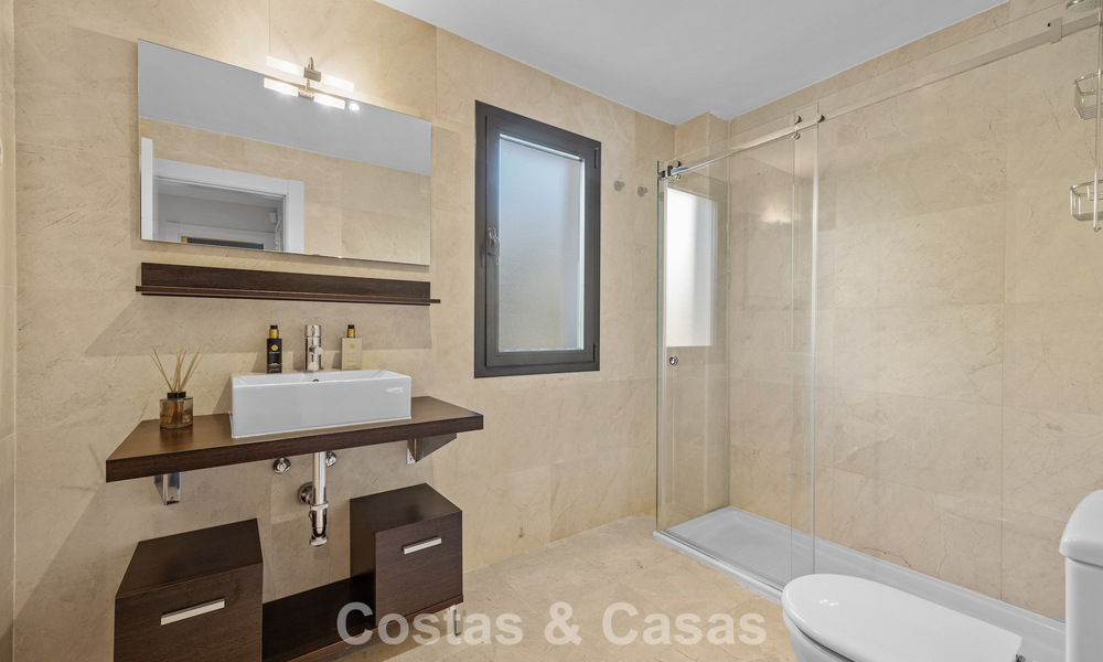 Appartement de luxe à vendre dans le prestigieux complexe de golf 5* Los Flamingos sur le New Golden Mile, Marbella - Benahavis 776120