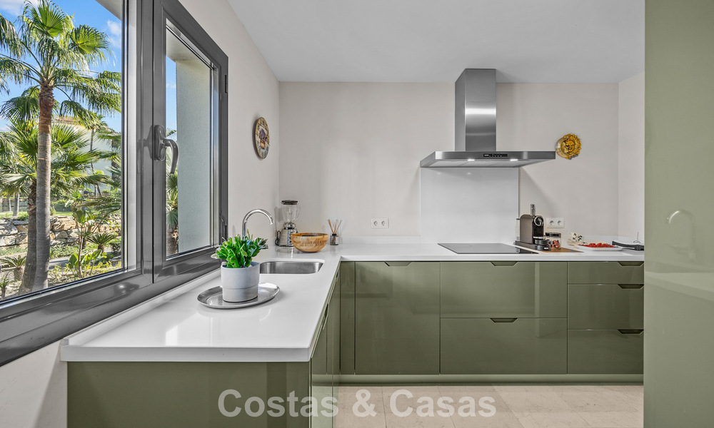 Appartement de luxe à vendre dans le prestigieux complexe de golf 5* Los Flamingos sur le New Golden Mile, Marbella - Benahavis 776129