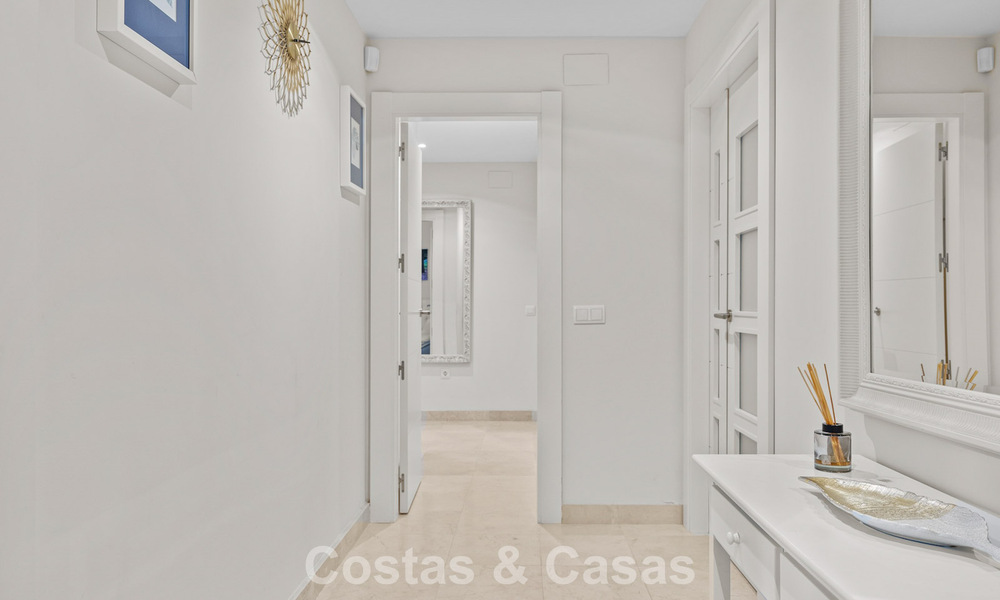 Appartement de luxe à vendre dans le prestigieux complexe de golf 5* Los Flamingos sur le New Golden Mile, Marbella - Benahavis 776130