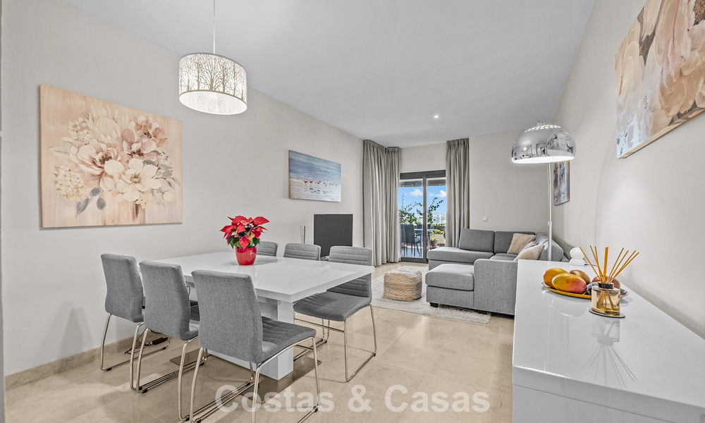 Appartement de luxe à vendre dans le prestigieux complexe de golf 5* Los Flamingos sur le New Golden Mile, Marbella - Benahavis 776131