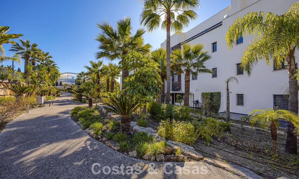 Appartement de luxe à vendre dans le prestigieux complexe de golf 5* Los Flamingos sur le New Golden Mile, Marbella - Benahavis 776134