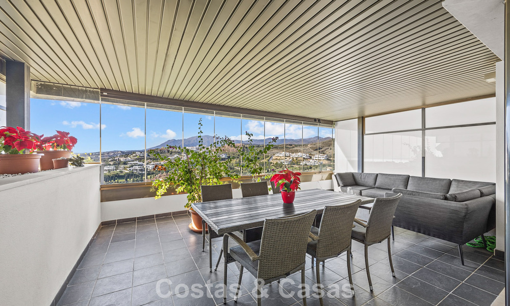 Appartement de luxe à vendre dans le prestigieux complexe de golf 5* Los Flamingos sur le New Golden Mile, Marbella - Benahavis 776135