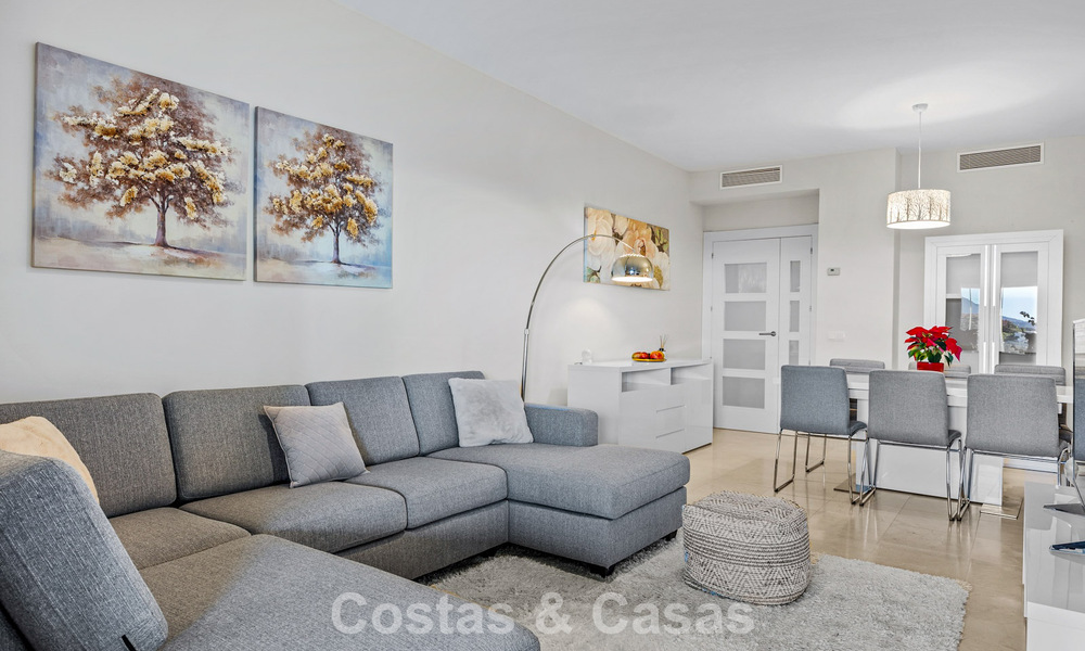 Appartement de luxe à vendre dans le prestigieux complexe de golf 5* Los Flamingos sur le New Golden Mile, Marbella - Benahavis 776139