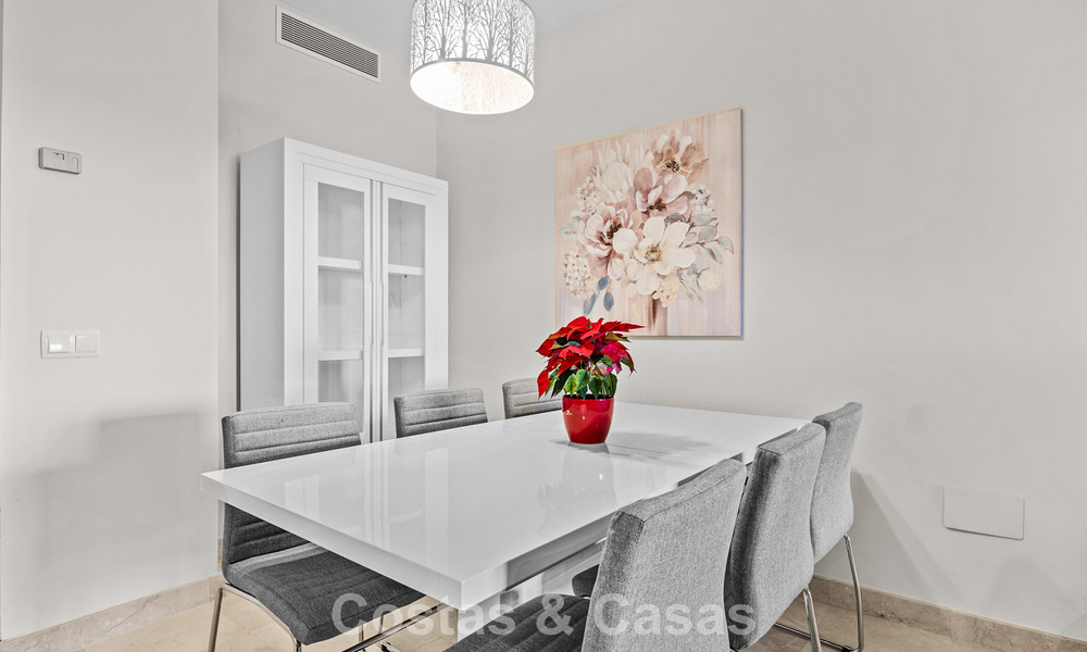 Appartement de luxe à vendre dans le prestigieux complexe de golf 5* Los Flamingos sur le New Golden Mile, Marbella - Benahavis 776140