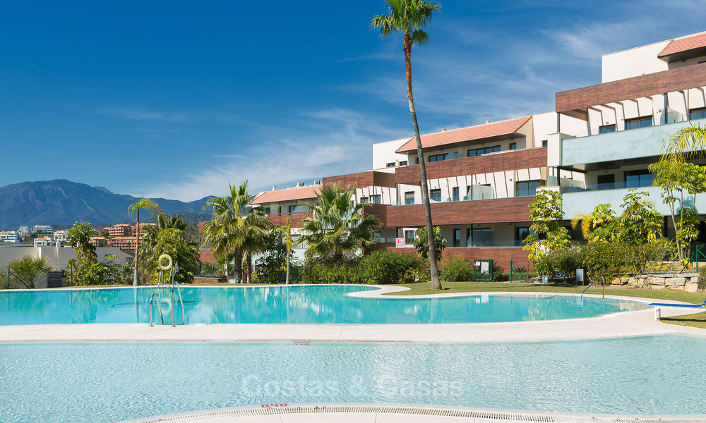 Appartements contemporains avec vue sur le golf à vendre dans un resort 5 étoiles, New Golden Mile, Marbella - Benahavís 807034