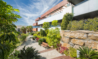 Appartements contemporains avec vue sur le golf à vendre dans un resort 5 étoiles, New Golden Mile, Marbella - Benahavís 807035 