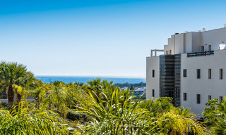 Appartements contemporains avec vue sur le golf à vendre dans un resort 5 étoiles, New Golden Mile, Marbella - Benahavís 807037 