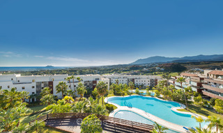 Appartements contemporains avec vue sur le golf à vendre dans un resort 5 étoiles, New Golden Mile, Marbella - Benahavís 807040 