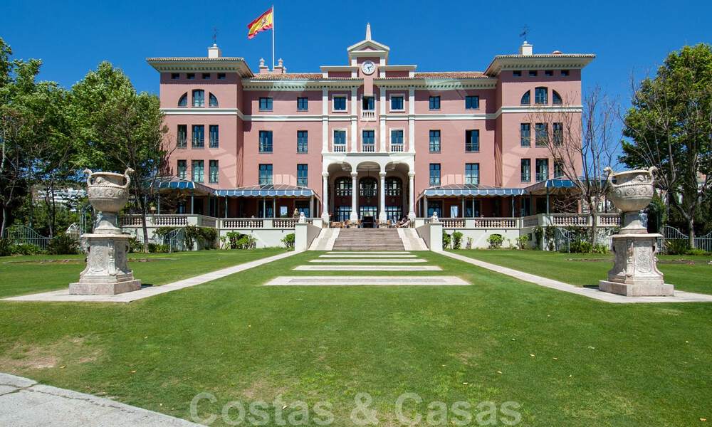 Appartements contemporains avec vue sur le golf à vendre dans un resort 5 étoiles, New Golden Mile, Marbella - Benahavís 807051