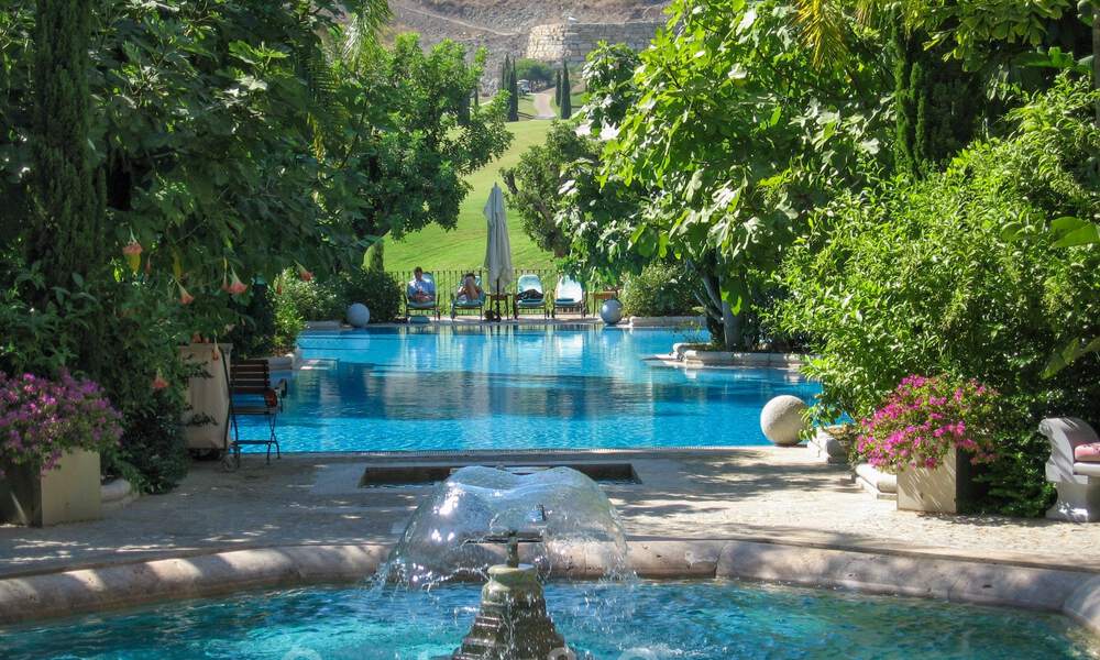 Appartements contemporains avec vue sur le golf à vendre dans un resort 5 étoiles, New Golden Mile, Marbella - Benahavís 807053