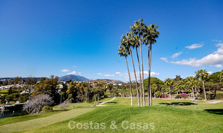 Luxueuse villa design sur plan à vendre dans une urbanisation fermée à Nueva Andalucia, Marbella 776146 