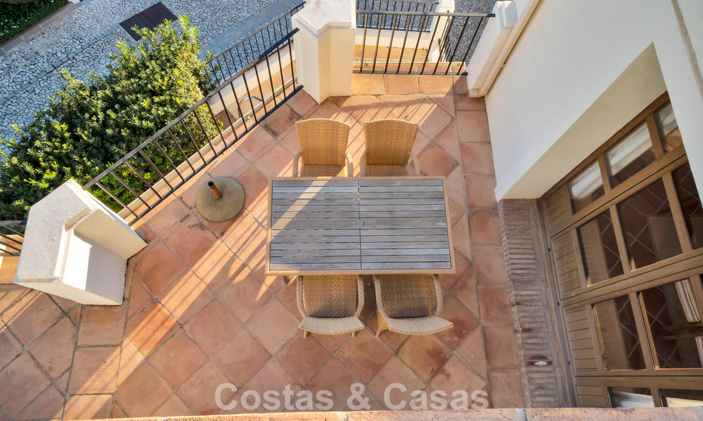 Maison avec vue sur la mer à vendre, dans une communauté calme et fermée dans les collines de Benahavis - Marbella 776234