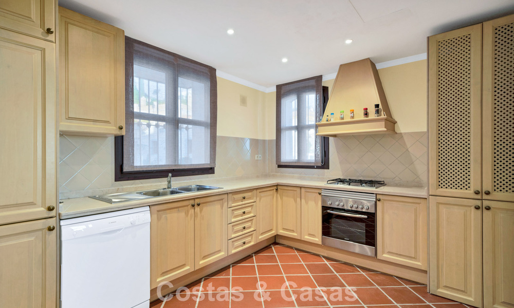 Maison avec vue sur la mer à vendre, dans une communauté calme et fermée dans les collines de Benahavis - Marbella 776236