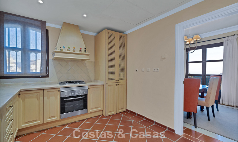 Maison avec vue sur la mer à vendre, dans une communauté calme et fermée dans les collines de Benahavis - Marbella 776237