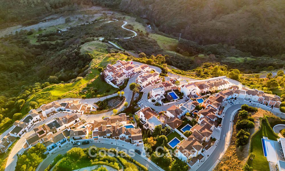 Maison avec vue sur la mer à vendre, dans une communauté calme et fermée dans les collines de Benahavis - Marbella 776242