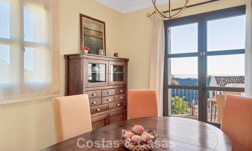 Maison avec vue sur la mer à vendre, dans une communauté calme et fermée dans les collines de Benahavis - Marbella 776248