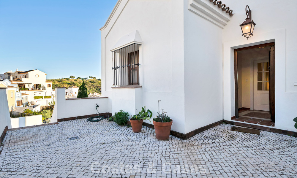 Maison avec vue sur la mer à vendre, dans une communauté calme et fermée dans les collines de Benahavis - Marbella 776249