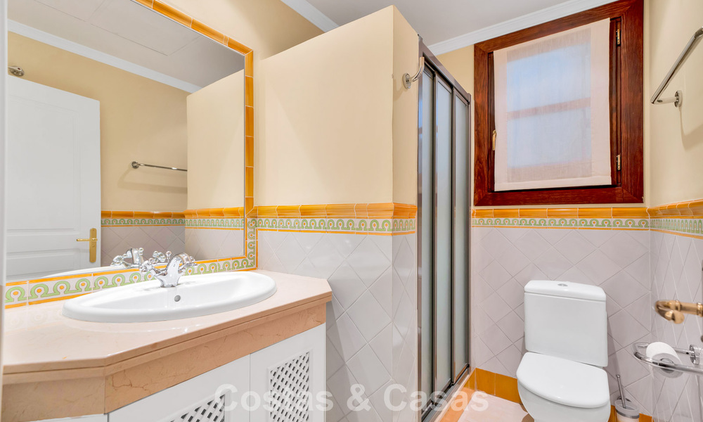 Maison avec vue sur la mer à vendre, dans une communauté calme et fermée dans les collines de Benahavis - Marbella 776251