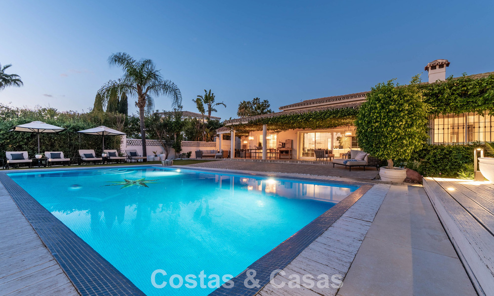 Villa de luxe prête à emménager avec un style méditerranéen moderne à vendre dans la vallée du golf de Nueva Andalucia, Marbella 776260
