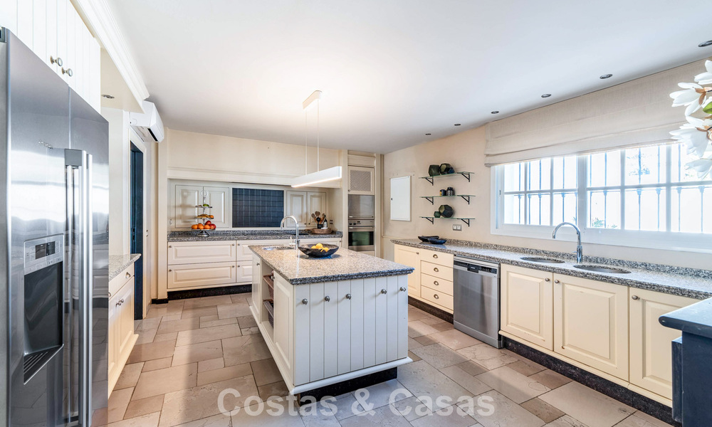 Villa de luxe prête à emménager avec un style méditerranéen moderne à vendre dans la vallée du golf de Nueva Andalucia, Marbella 776283