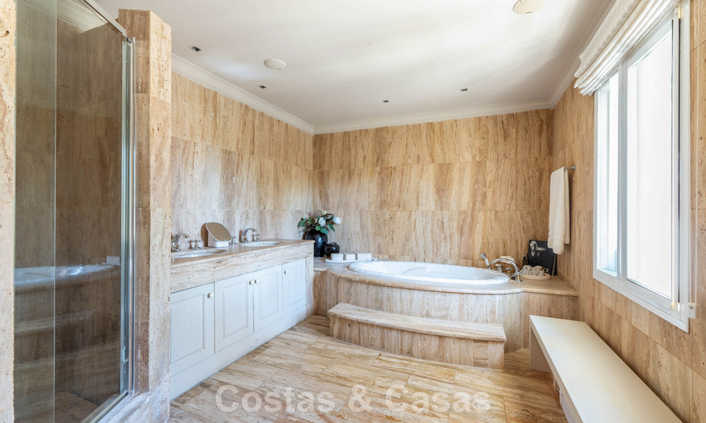 Villa de luxe prête à emménager avec un style méditerranéen moderne à vendre dans la vallée du golf de Nueva Andalucia, Marbella 776288