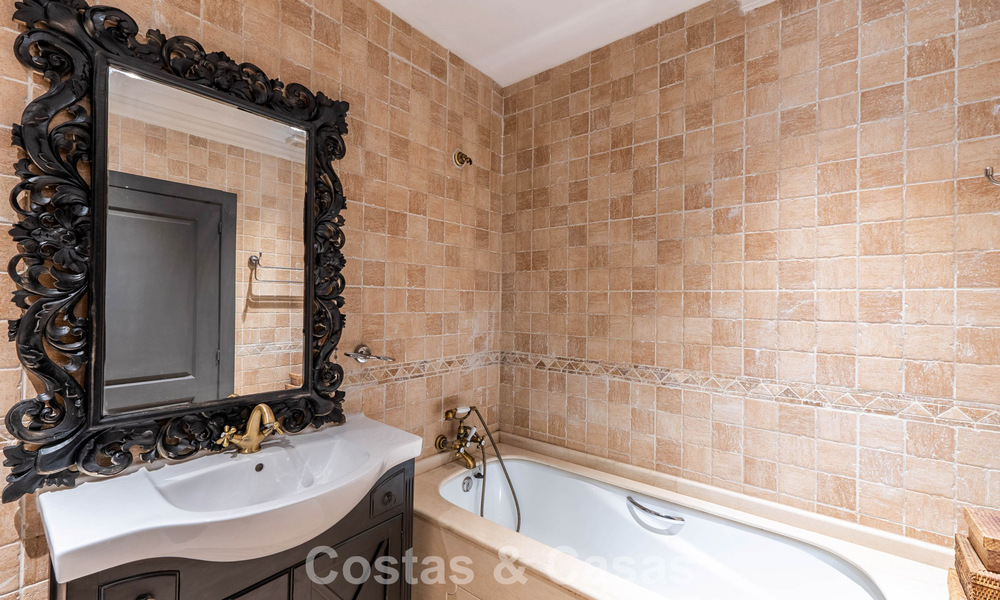 Villa de luxe prête à emménager avec un style méditerranéen moderne à vendre dans la vallée du golf de Nueva Andalucia, Marbella 776301