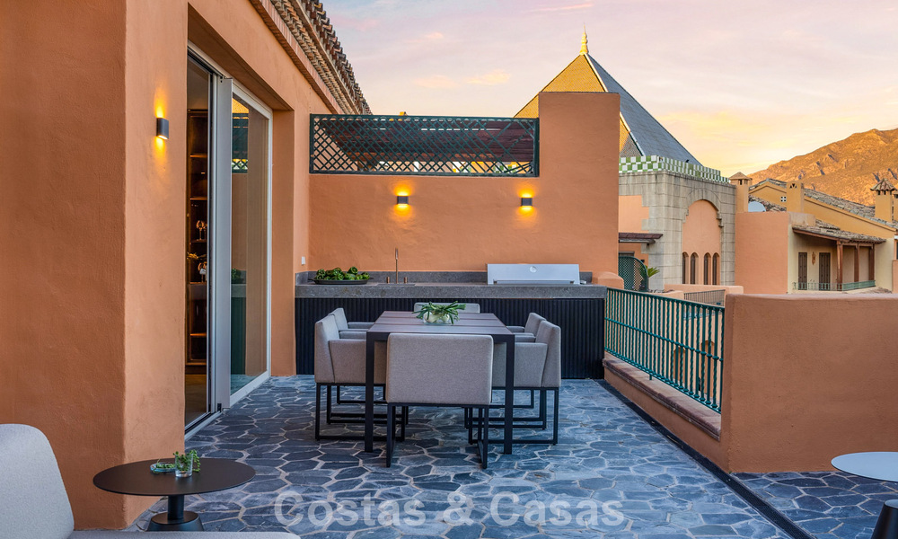 Penthouse en duplex rénové à vendre, à distance de marche des commodités dans la vallée du golf de Nueva Andalucia, Marbella 793358