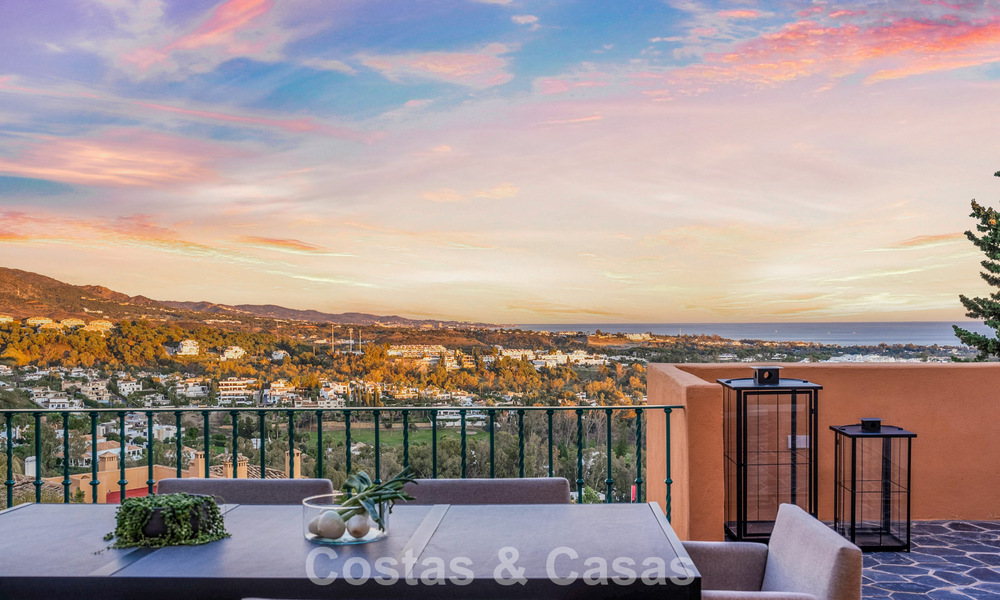 Penthouse en duplex rénové à vendre, à distance de marche des commodités dans la vallée du golf de Nueva Andalucia, Marbella 793359