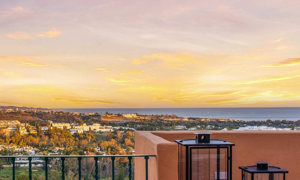 Penthouse en duplex rénové à vendre, à distance de marche des commodités dans la vallée du golf de Nueva Andalucia, Marbella 793360