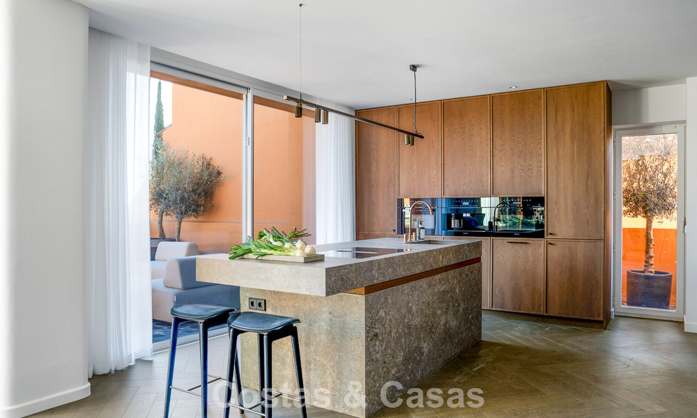 Penthouse en duplex rénové à vendre, à distance de marche des commodités dans la vallée du golf de Nueva Andalucia, Marbella 793364