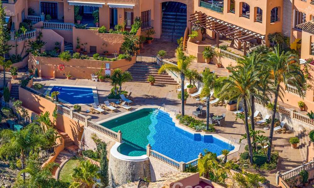 Penthouse en duplex rénové à vendre, à distance de marche des commodités dans la vallée du golf de Nueva Andalucia, Marbella 793378