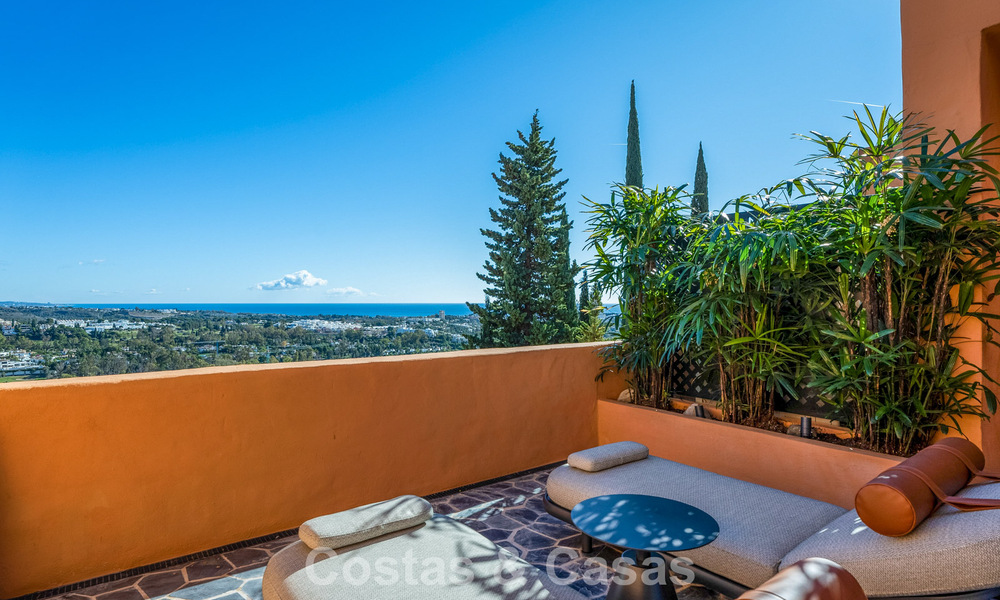 Penthouse en duplex rénové à vendre, à distance de marche des commodités dans la vallée du golf de Nueva Andalucia, Marbella 793382