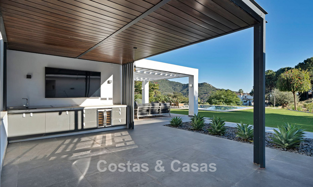 Luxueuse villa de style méditerranéen à vendre dans une communauté fermée entourée de nature à Marbella - Benahavis 776498