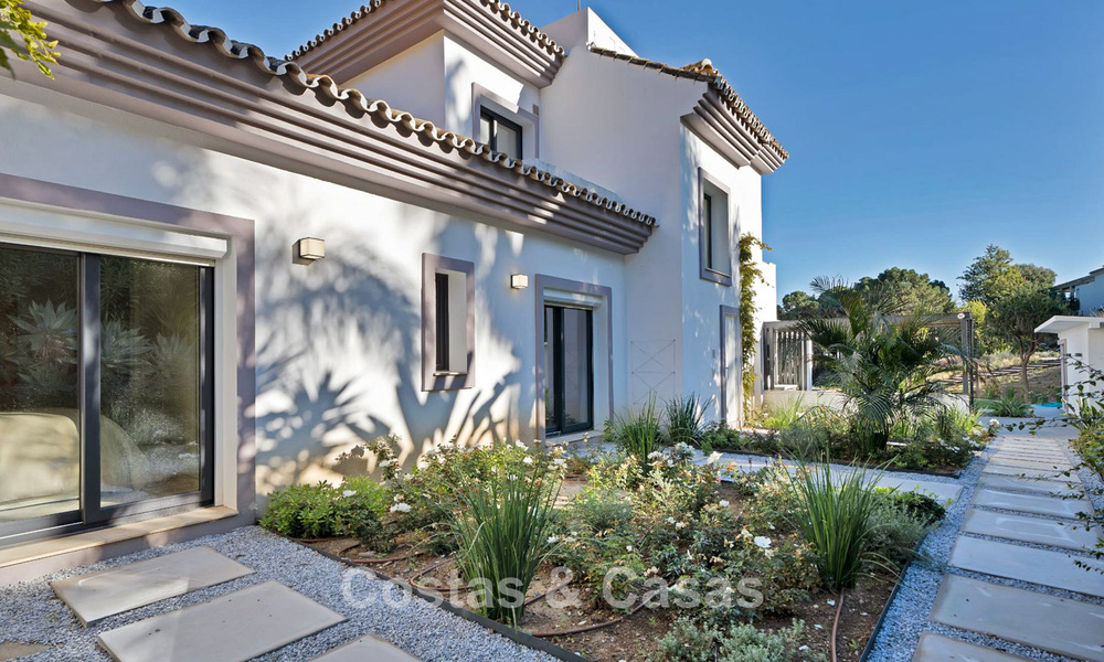 Luxueuse villa de style méditerranéen à vendre dans une communauté fermée entourée de nature à Marbella - Benahavis 776499