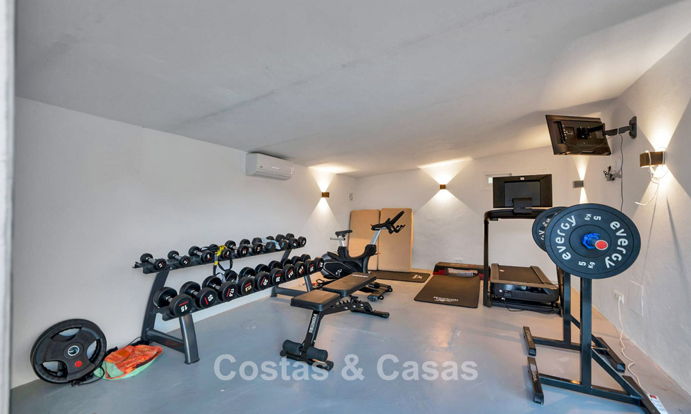 Luxueuse villa de style méditerranéen à vendre dans une communauté fermée entourée de nature à Marbella - Benahavis 776503