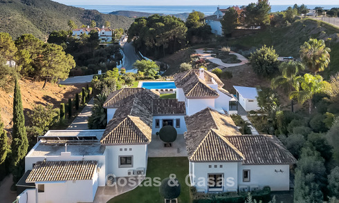 Luxueuse villa de style méditerranéen à vendre dans une communauté fermée entourée de nature à Marbella - Benahavis 776505