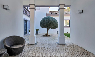 Luxueuse villa de style méditerranéen à vendre dans une communauté fermée entourée de nature à Marbella - Benahavis 776508 