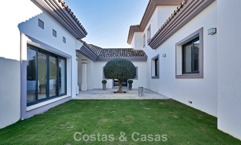 Luxueuse villa de style méditerranéen à vendre dans une communauté fermée entourée de nature à Marbella - Benahavis 776509